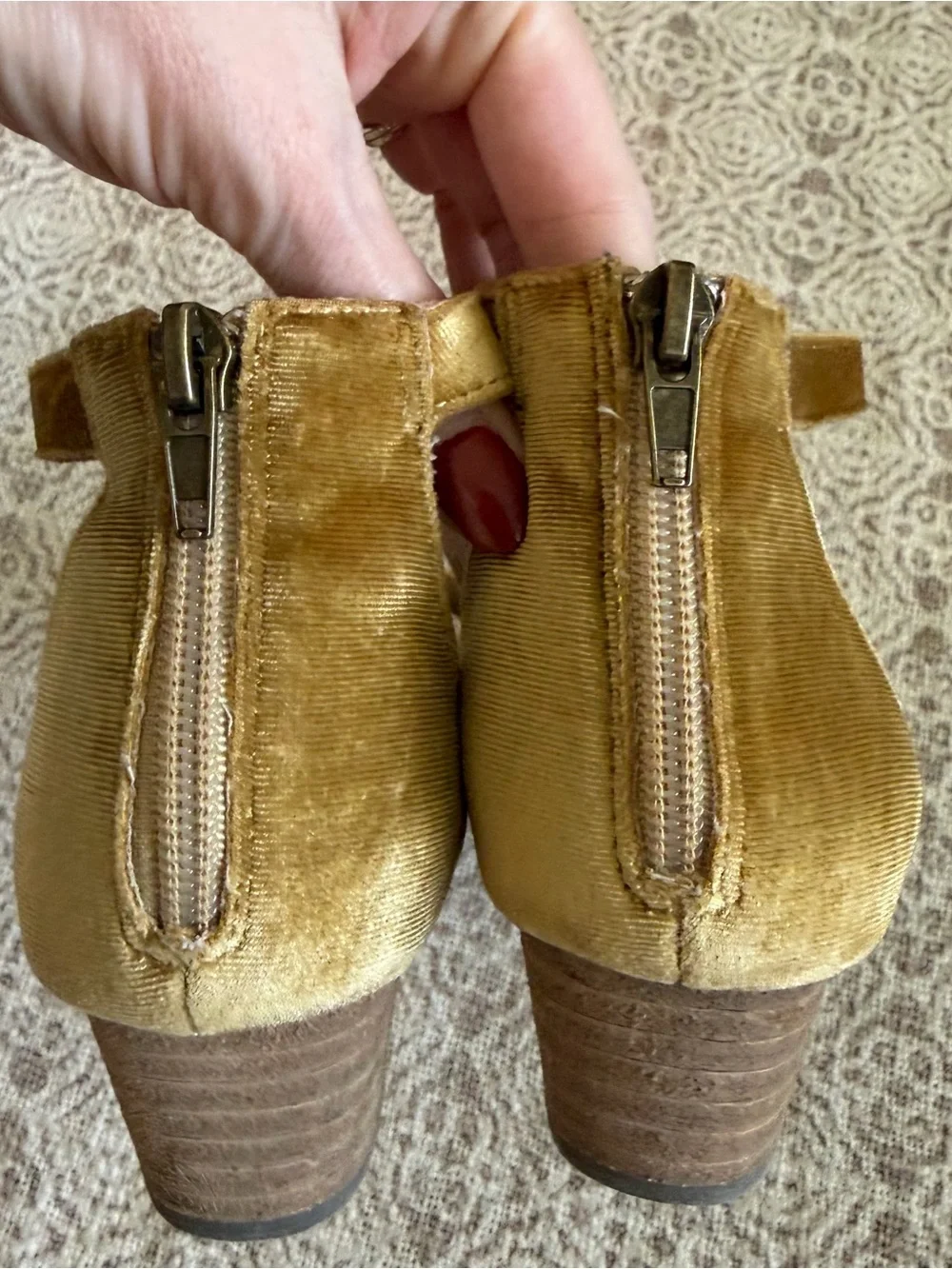 Joyfolie Orelia Velvet Heels In Honey